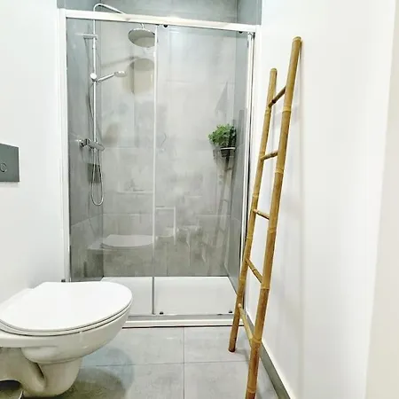 Minimalist With Mezzanine Lissabon